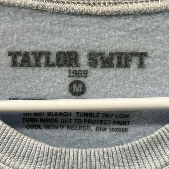 Taylor Swift 1989 Crew Light Blue Size Medium - Picture 3 of 5